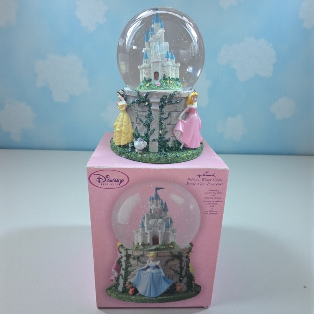 Hallmark Disney Princess Snow Globe Cinderella, Belle, Aurora, Castle